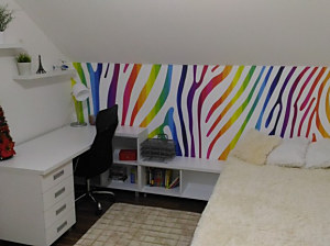 Vliesová tapeta s farebnými vzormi - študentská izba v Námestove