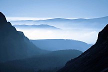Fototapety Príroda - Ranná hmla v horách 10130 - samolepiaca