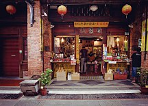 Lost in Taipei Old Town - fototapeta FX4122